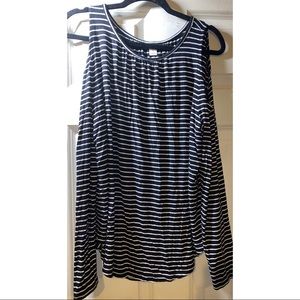 ✨Old Navy Cold Shoulder Long Sleeve Shirt!✨